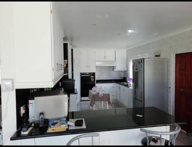 10 BEDROOM HOUSE FOR SALE IN PARK RYNIE